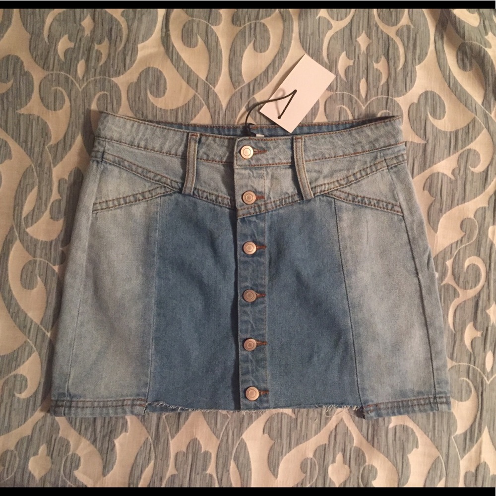 Jean mini skirt with buttons